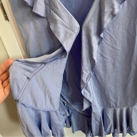 Free People Dusty Blue Front close Ruffled tank Blouse size Large NWT $68 MSRP - Picture 4 of 8